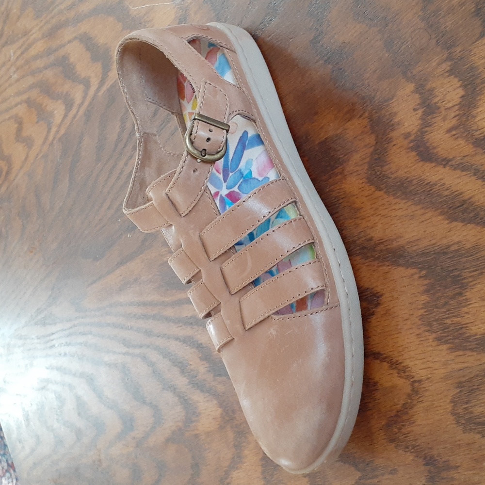 Born tan leather Cidra strappy fisherman style comfort sandals size 9